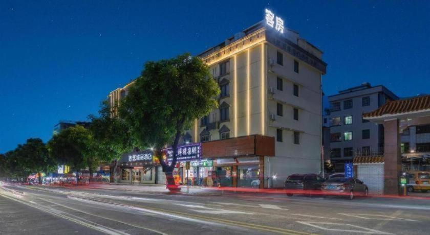 Chonpines Hotel (Huizhou Huidong Hongling Avenue) 66/68