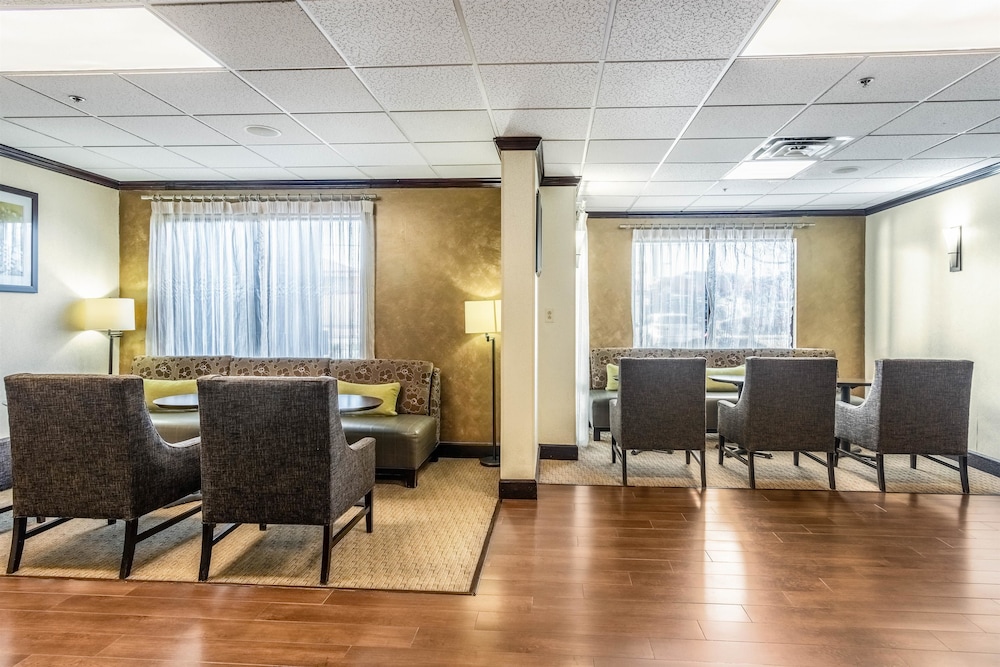Wingate by Wyndham Conway, AR 44/52