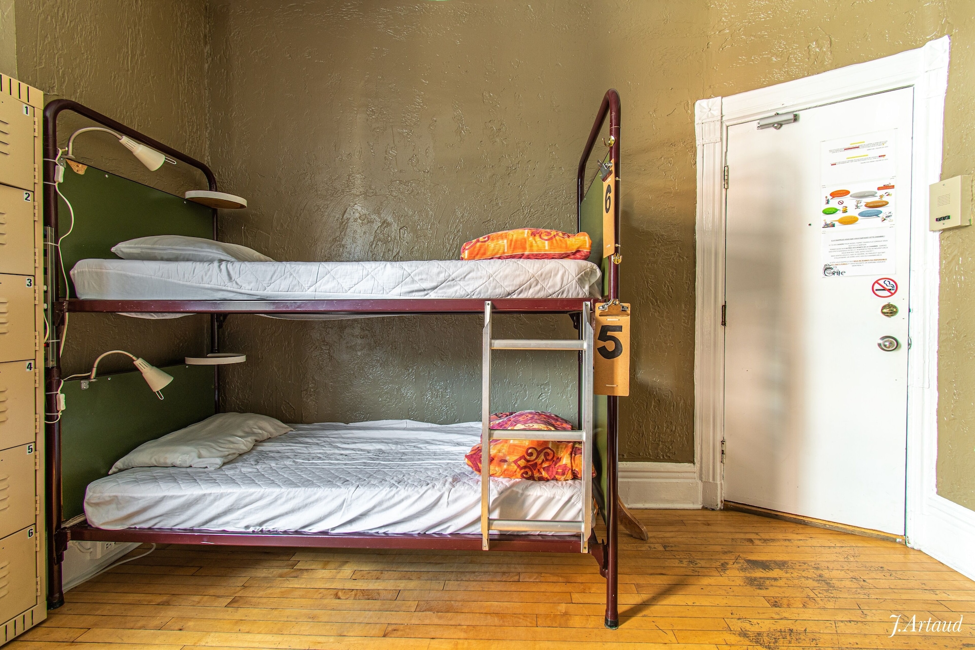 Female Dorm, Female Only, 3 Bunk Beds, Shared Bathroom