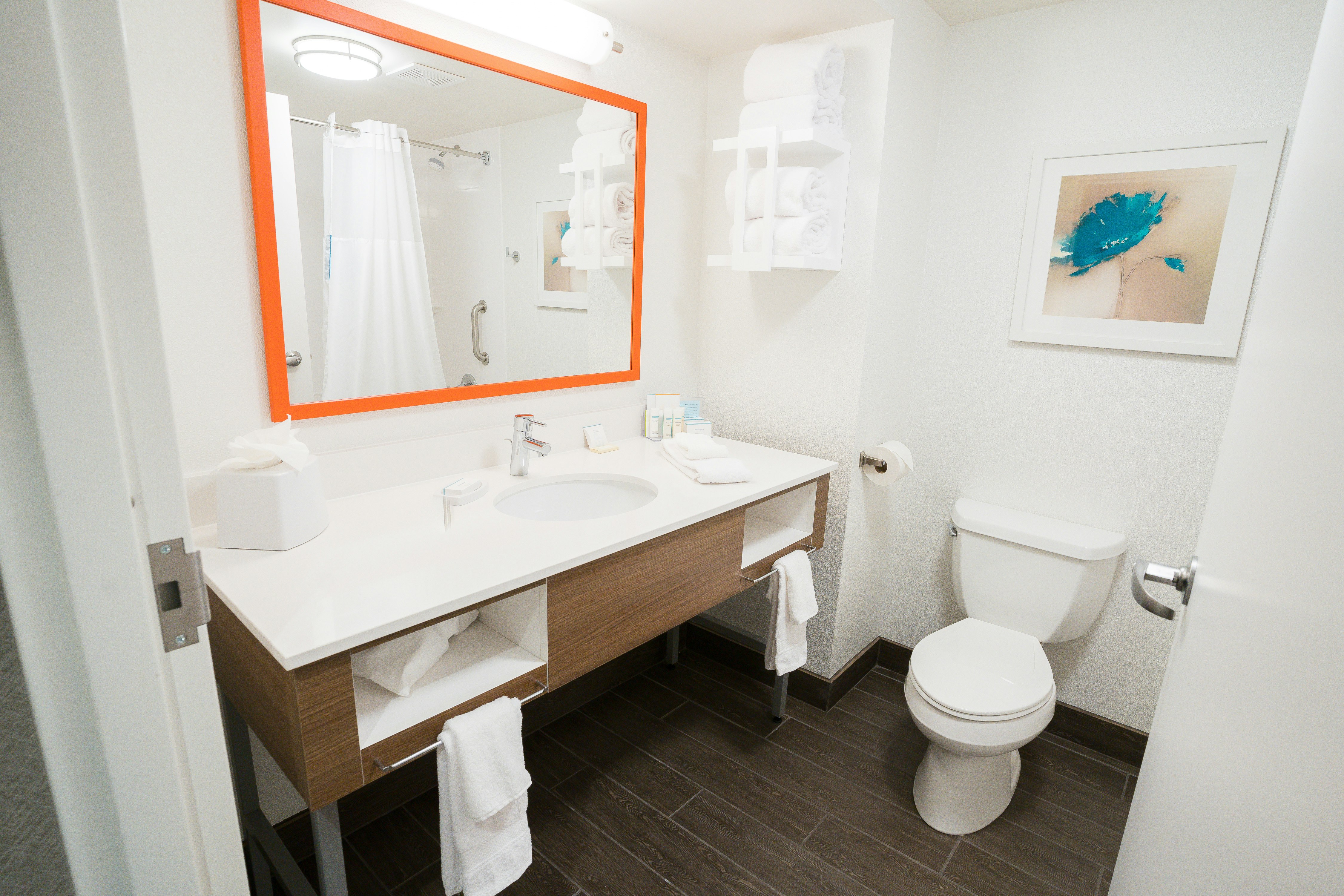 غرفة بسرير كينج مع أريكة، Hampton Inn Clarks Summit Scranton 3/3