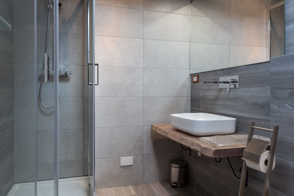 Carla s Rooms with Private Bathroom & Kitchen 23/26