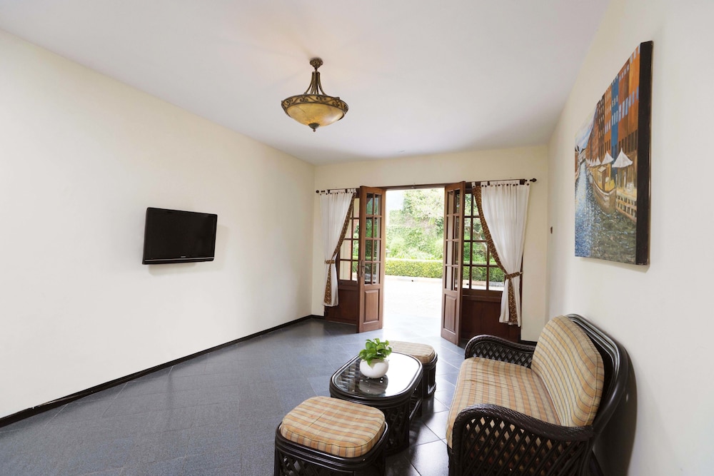 Royal Hotel and Villa Batu 41/61