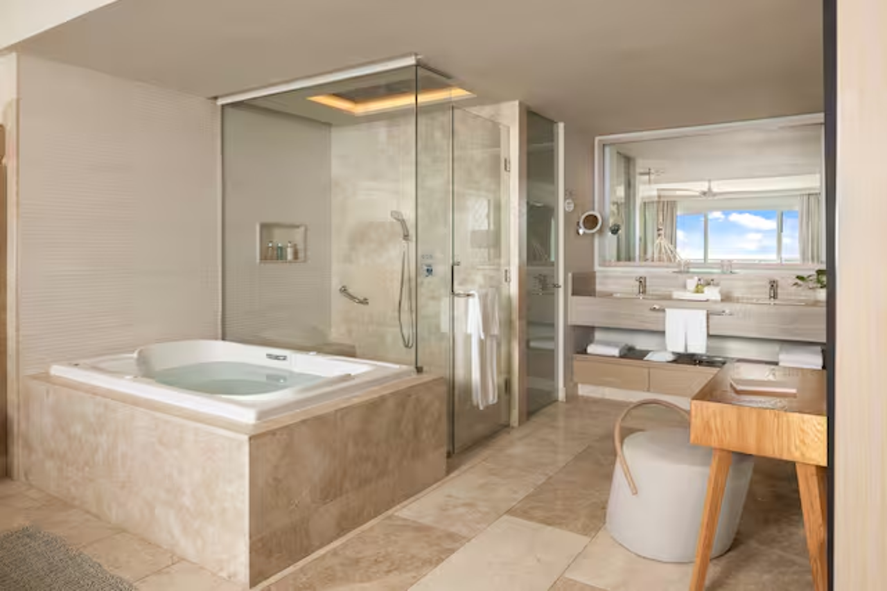 Amare Cancun Adults Only All-Inclusive Resort, Curio by Hilton 19/20