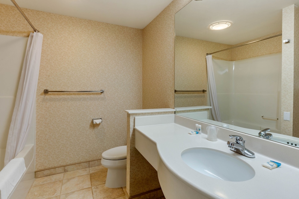 Luxury, King Bed, Hot Tub, Ogunquit Hotel 8/9