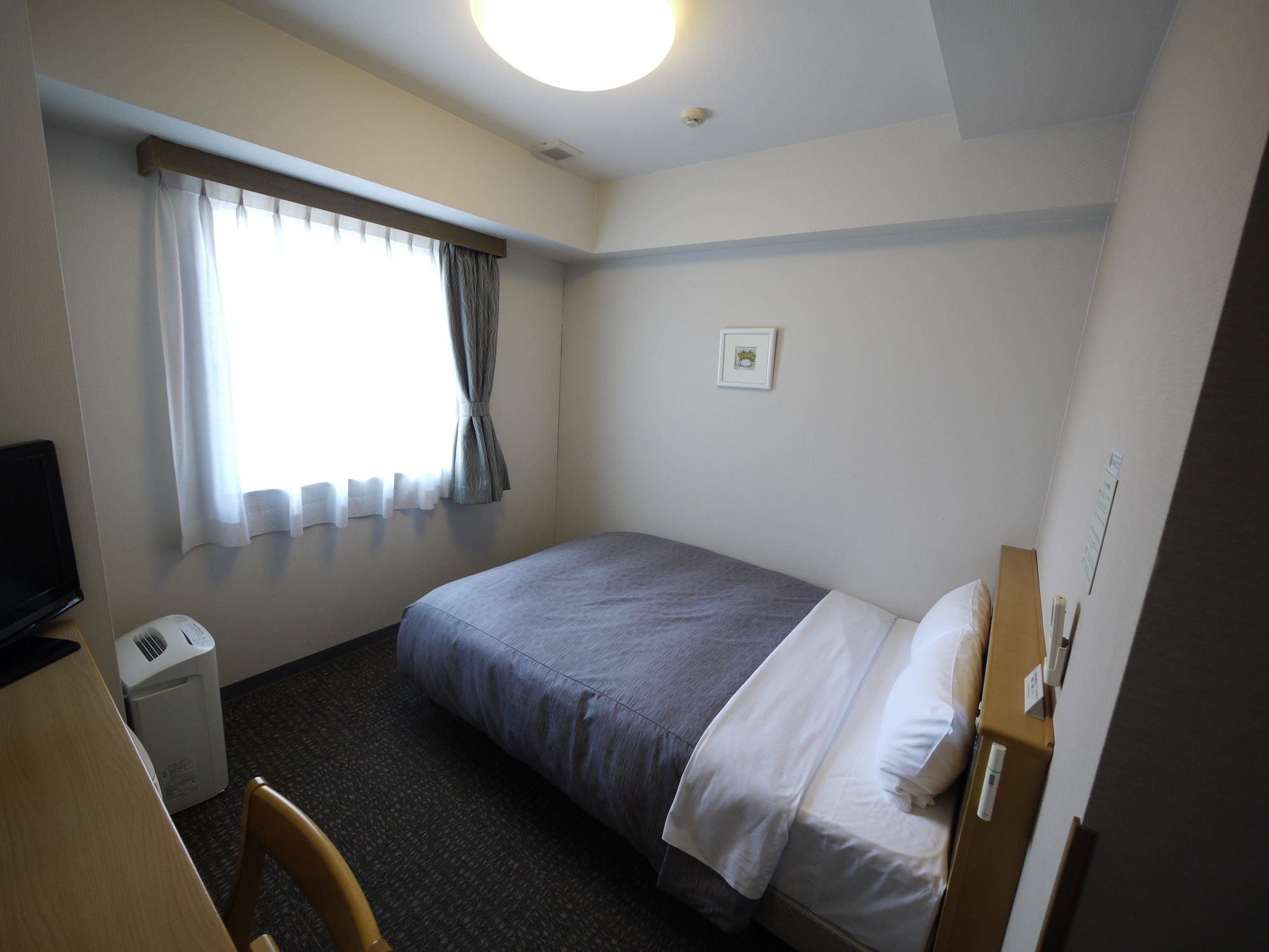 ROOM, SEMI DOUBLE BED