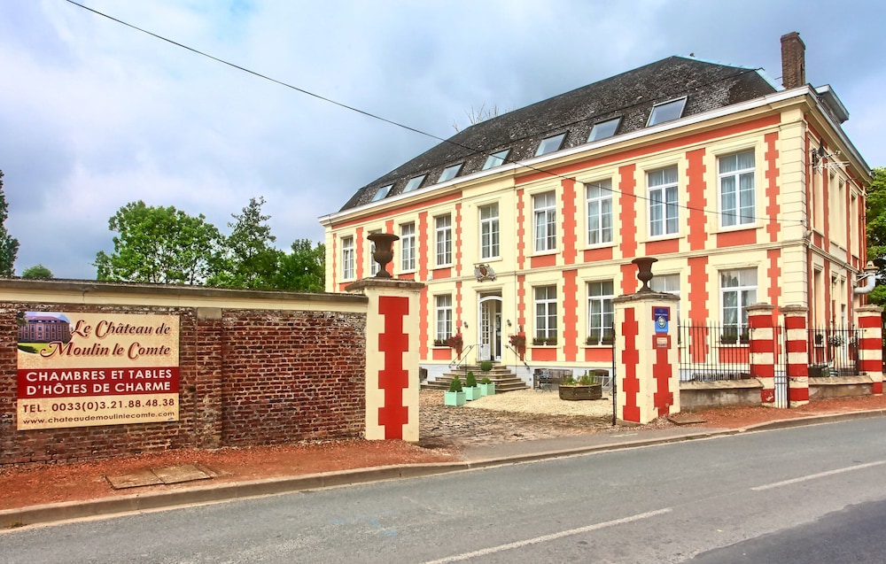 Chateau De Moulin Le Comte in AIRE SUR LA LYS