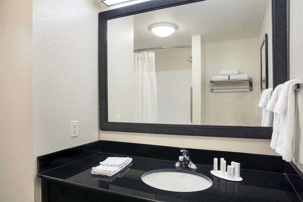 Fairfield Inn Suites By Marriott Lakeland Plant City 15/48