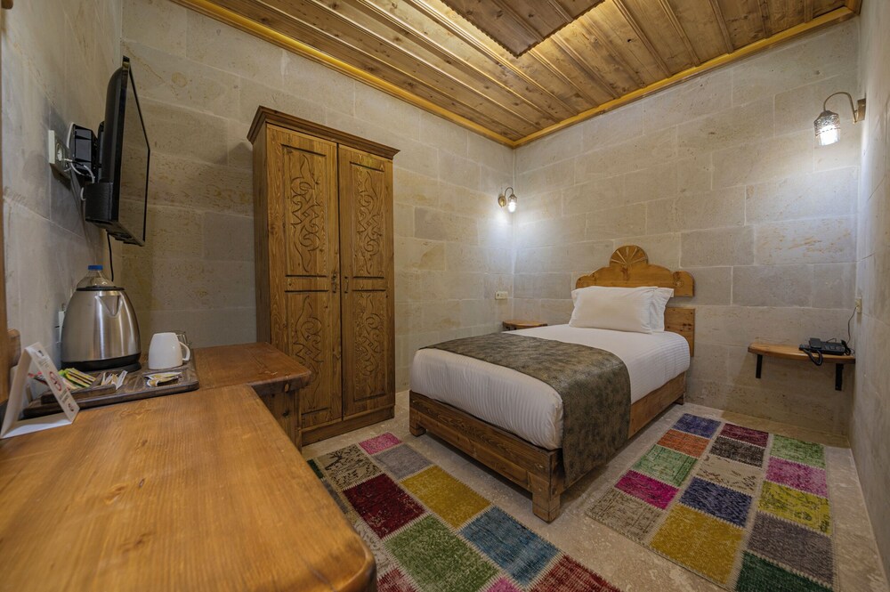 Remus Romulus Cappadocia 18/50