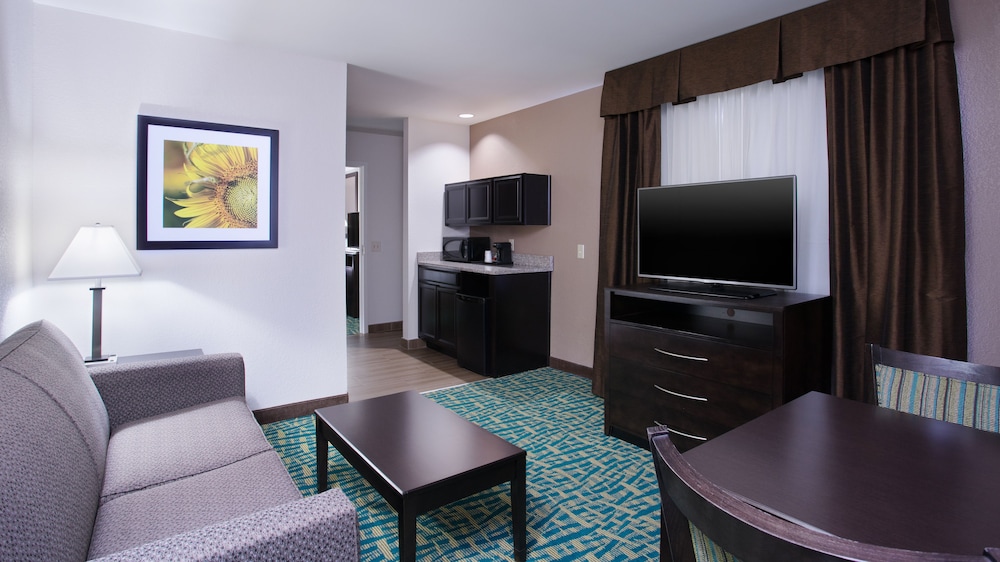 Holiday Inn Express & Suites Wyomissing 26/44