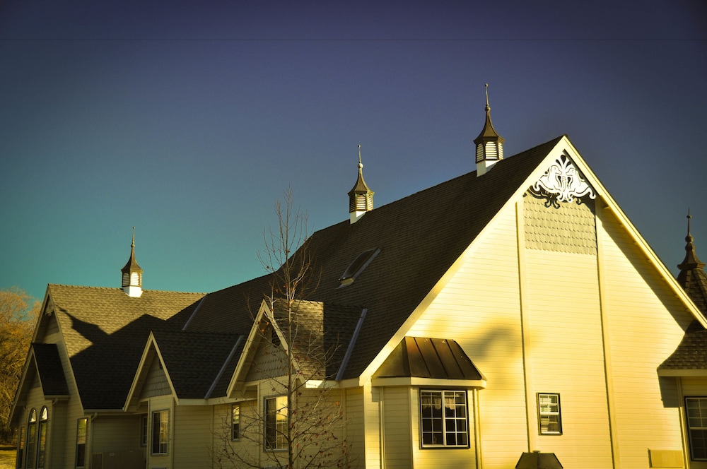 Hounds Tooth Inn 3/50