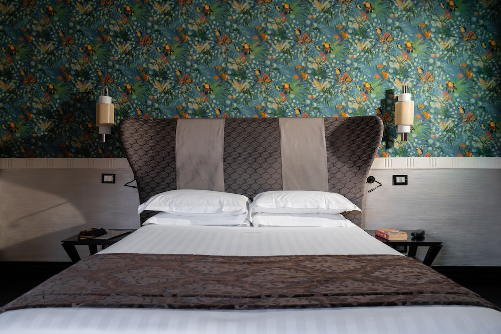 Superior, Twin Beds, Unica Suite Rome 5/9