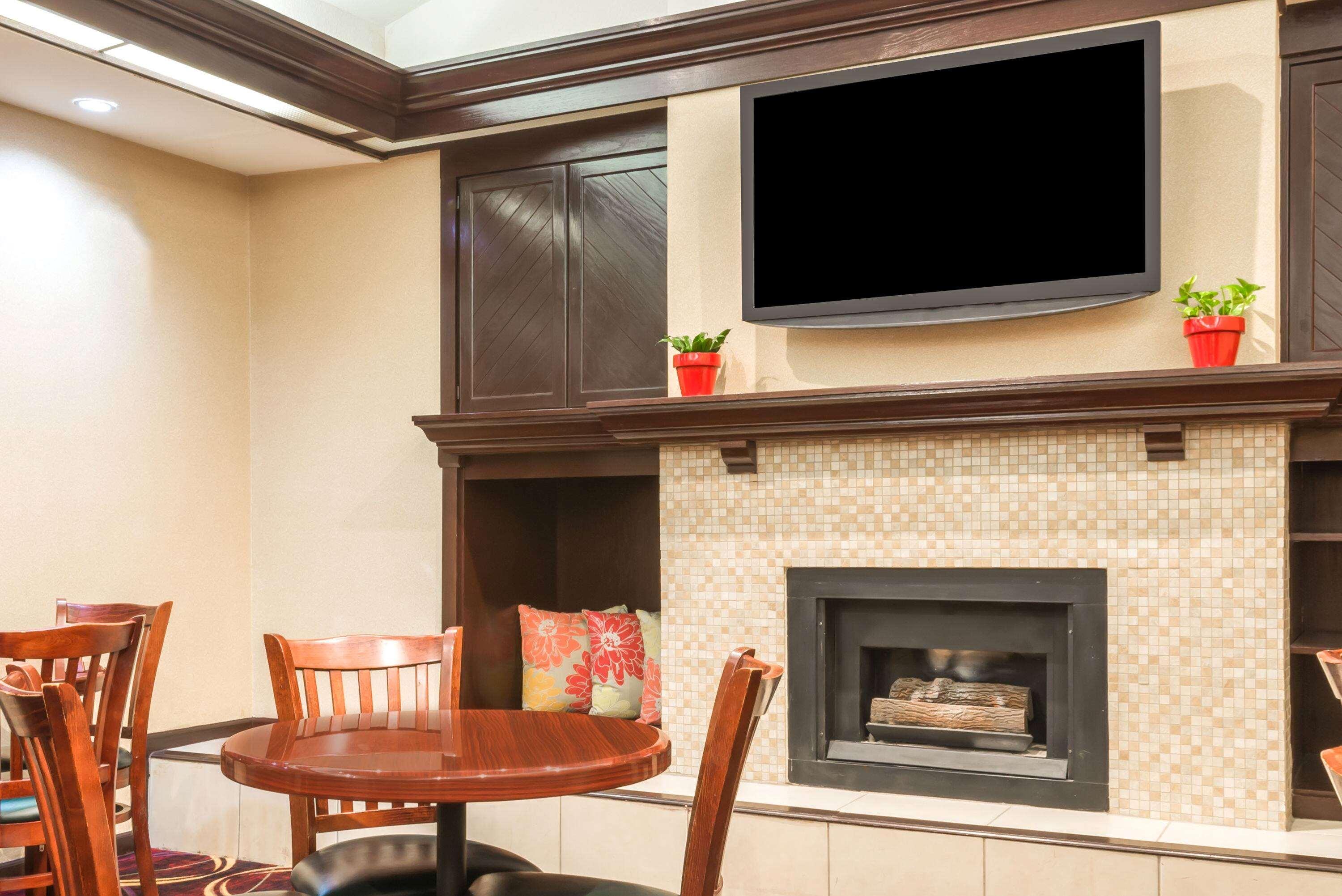 Hawthorn Extended Stay by Wyndham Dayton 22/27