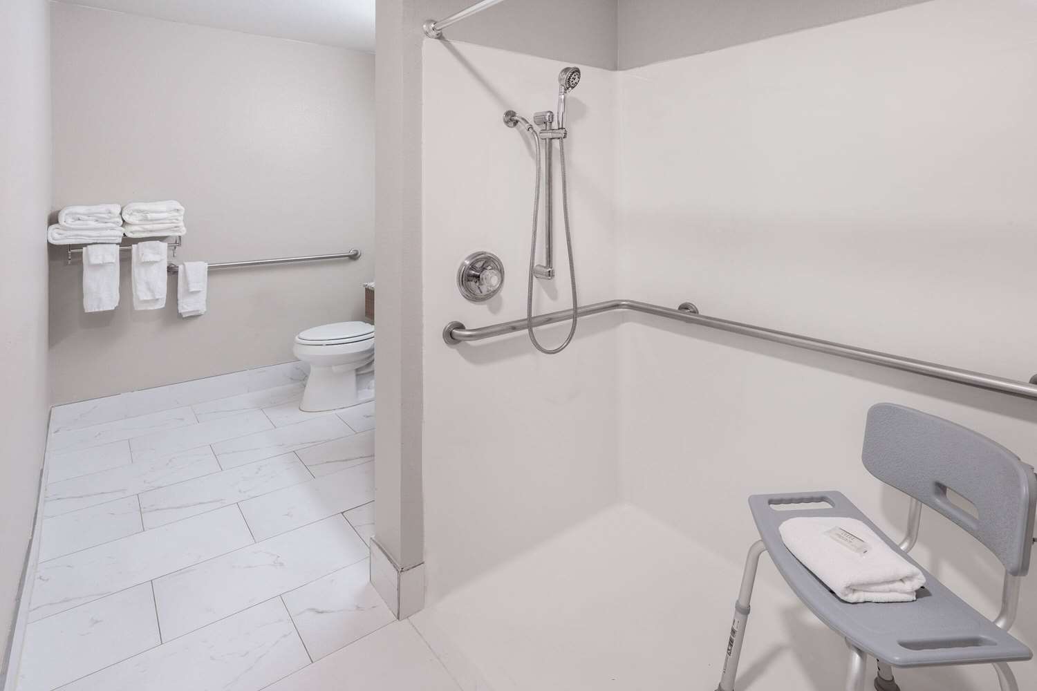 Days Inn and Suites by Wyndham Greeley 19/19