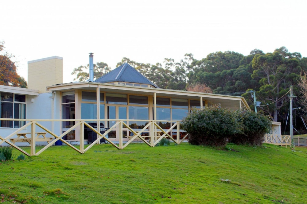 PORT ARTHUR MOTOR INN 36/37