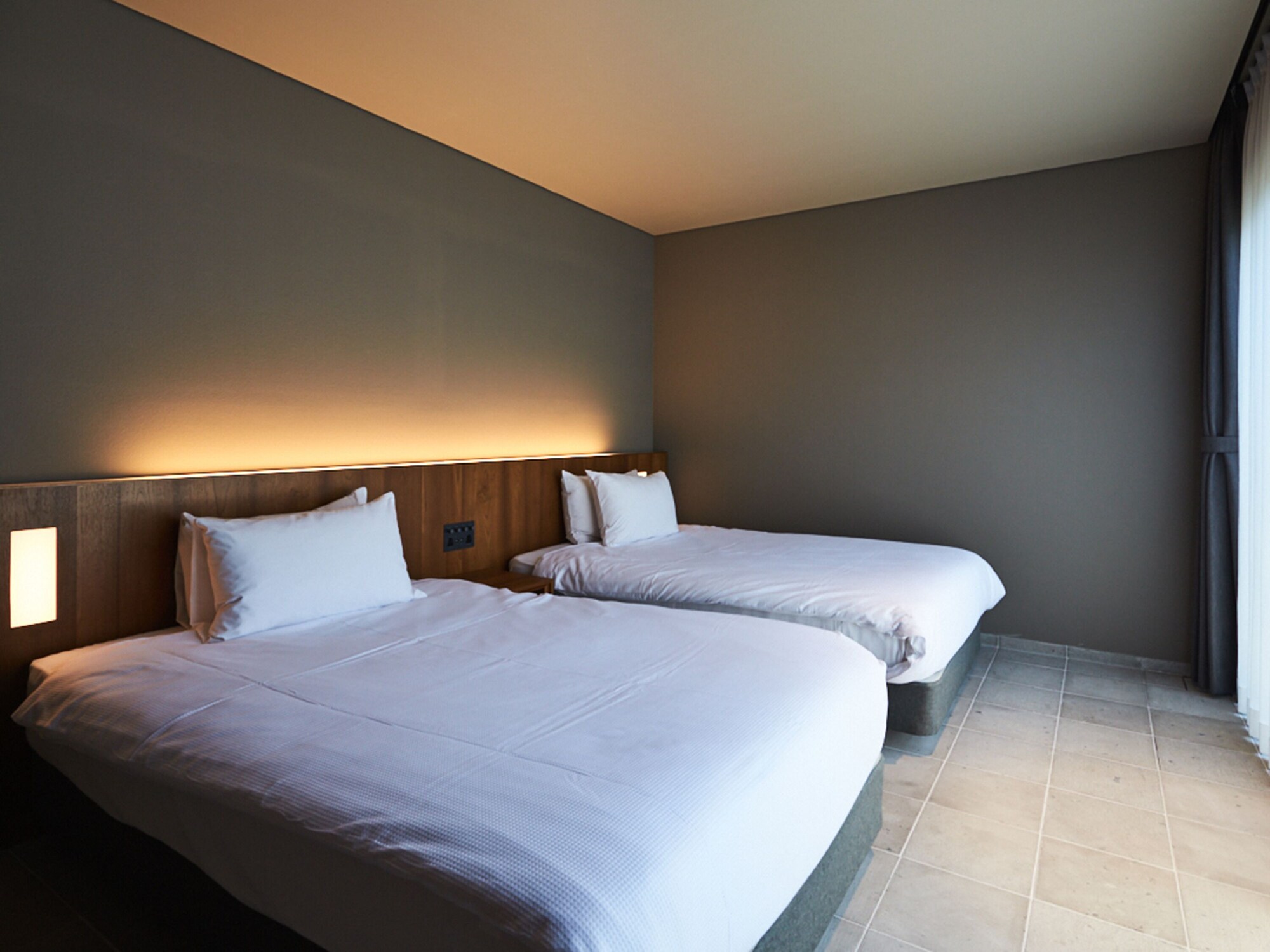 MAISONETTE, SUITE