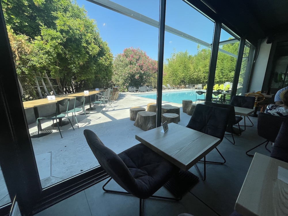 swimming pool spa