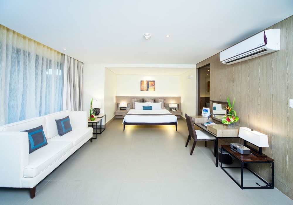 Fairways And Bluewater Newcoast Boracay 55/76