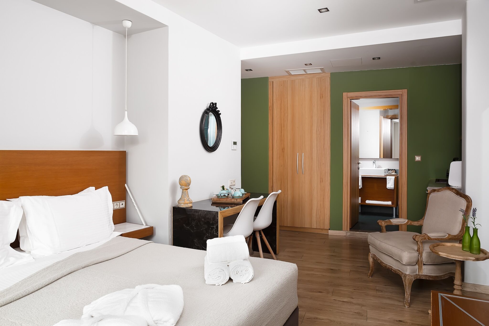 DELUXE, DOUBLE BED, ACROPOLIS VIEW