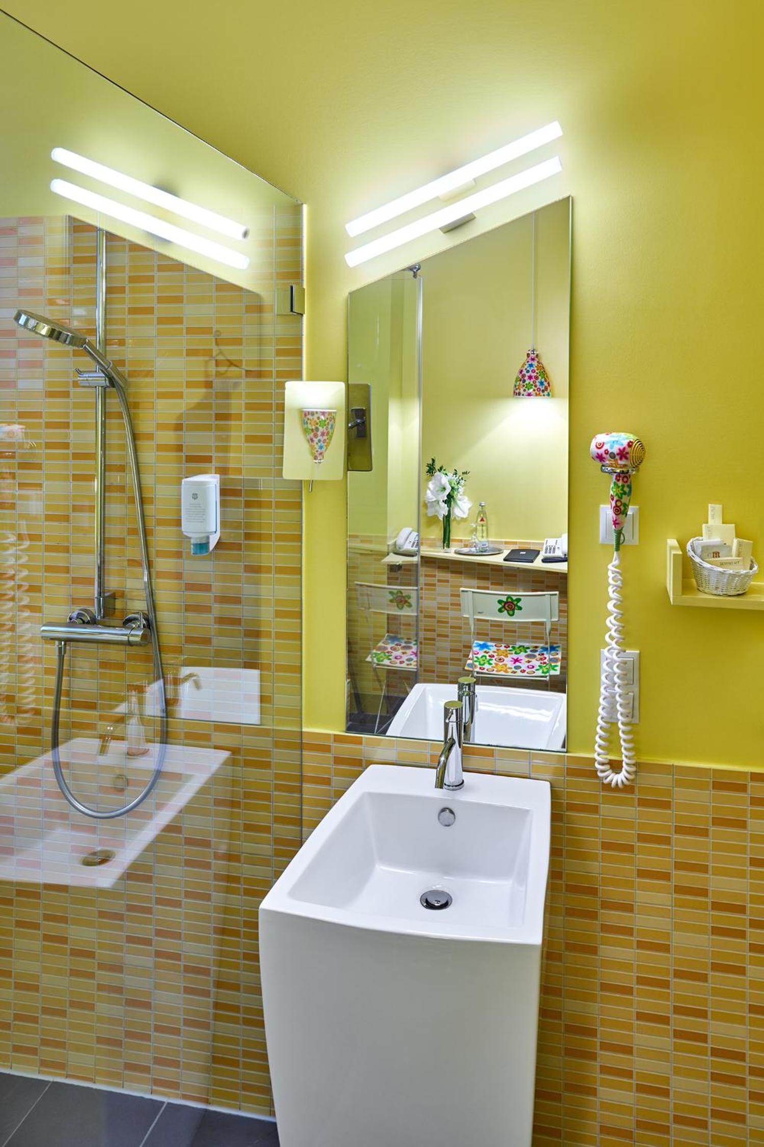 Hotel 38 48/49