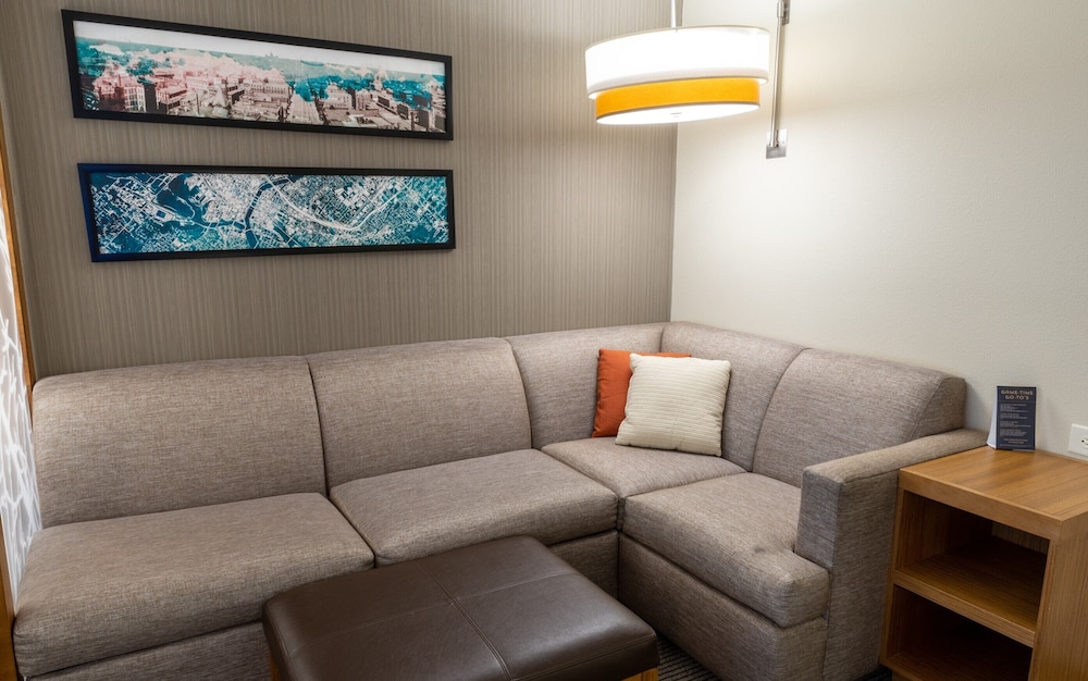 Hyatt Place West Des Moines/Jordan Creek 50/77