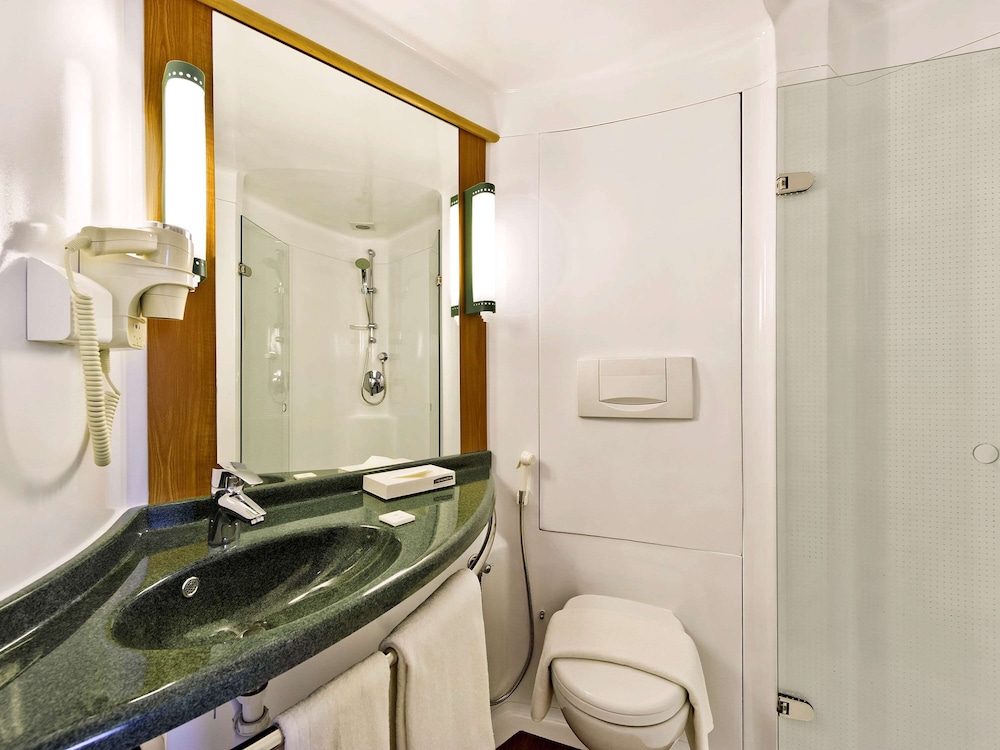 ibis Nashik 10/70