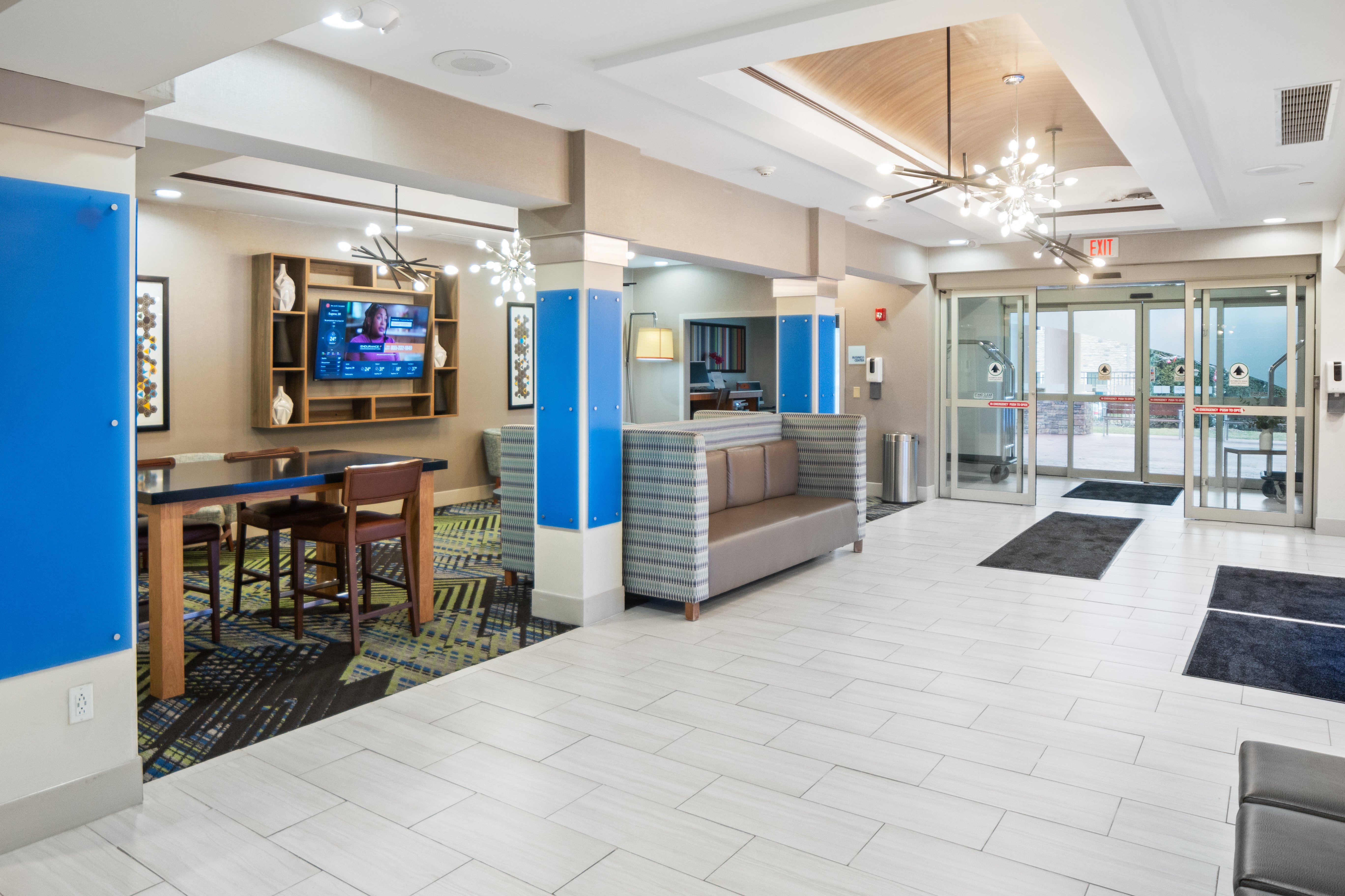 Holiday Inn Express Hotel & Suites Stroudsburg-Poconos 38/56