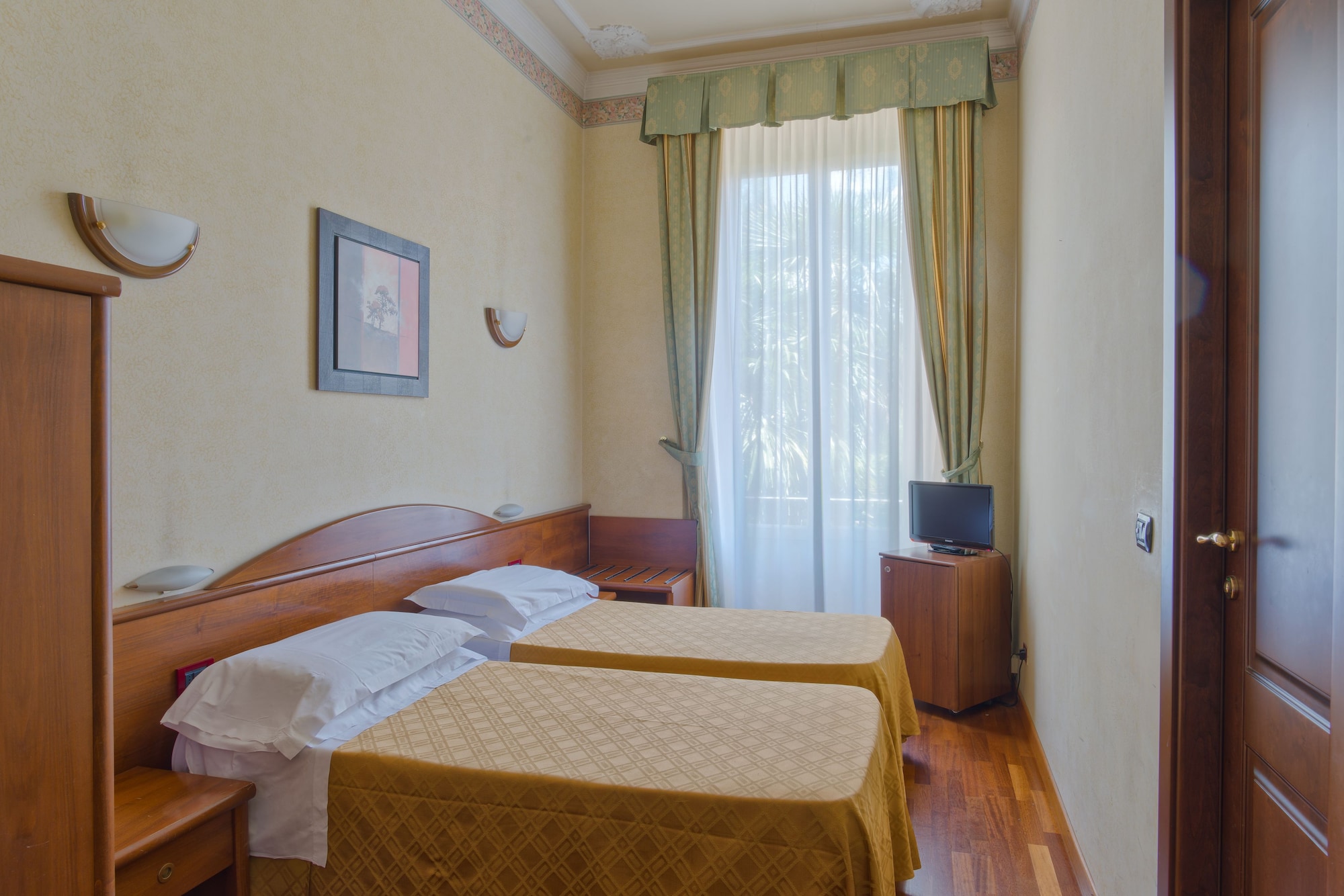 SUPERIOR, DOUBLE BED