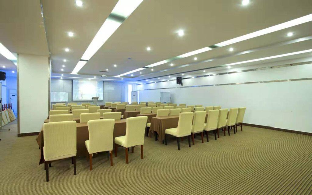 Huamao Hotel 21/23
