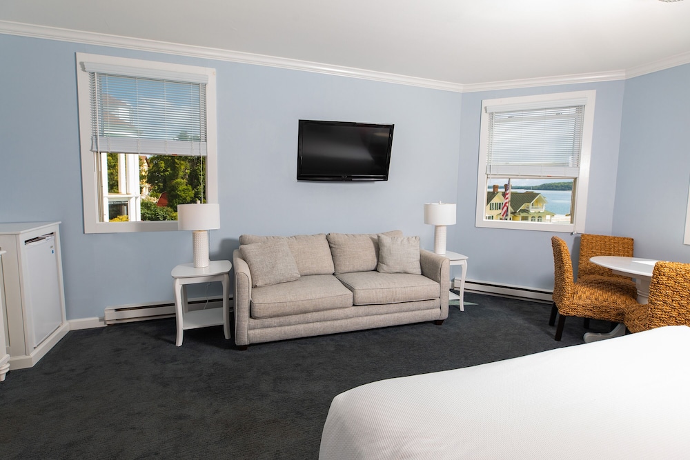Island House Hotel 48/73