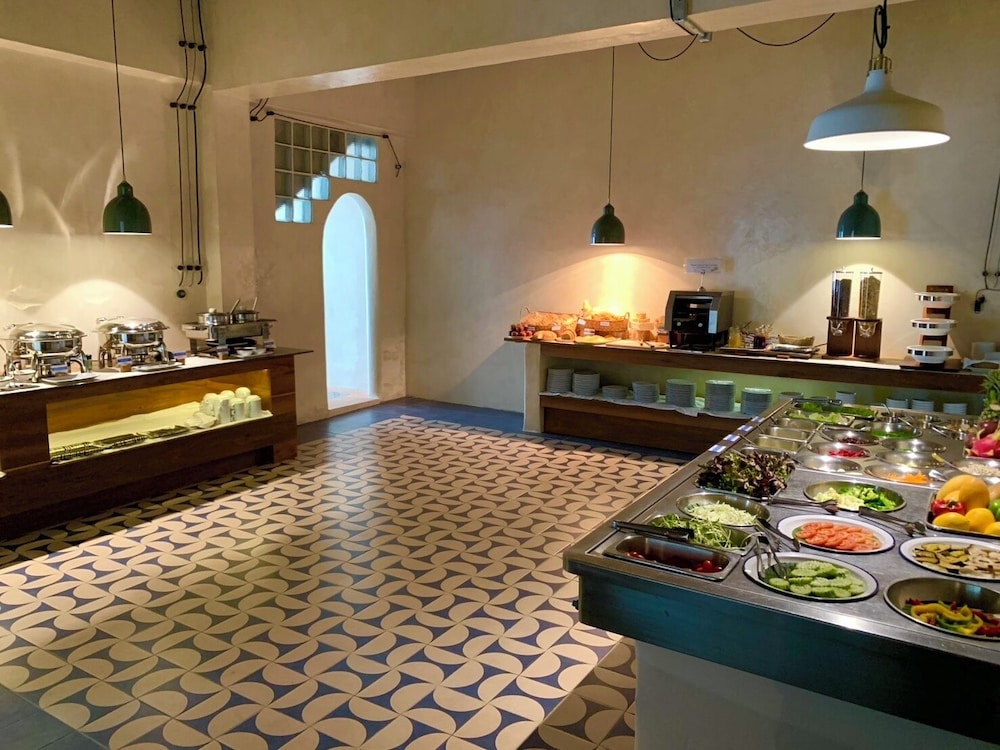 restaurant cafeteria