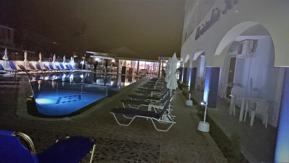 Christakis Hotel 49/50