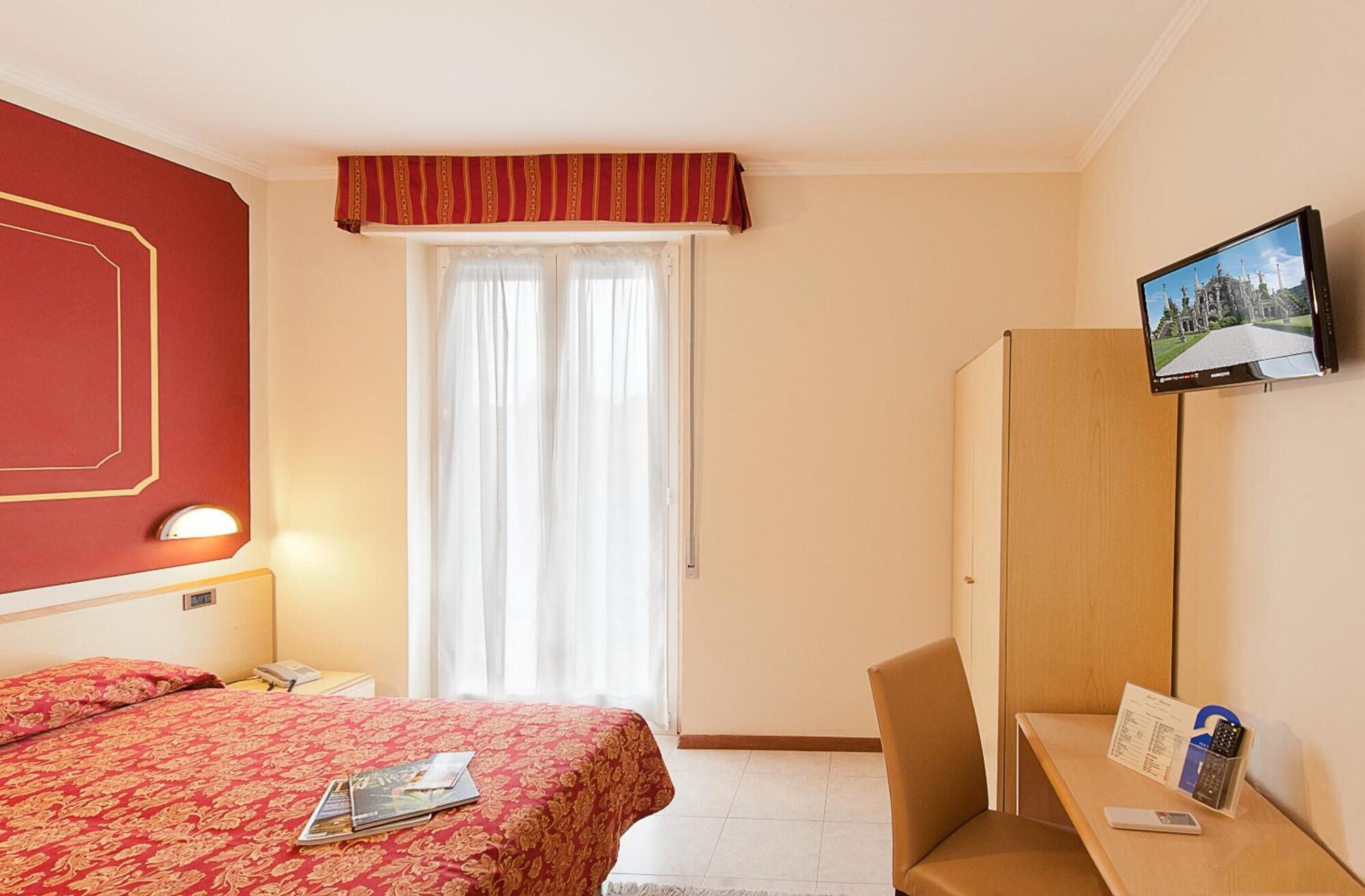 ROOM, DOUBLE OR TWIN BED, BALCONY