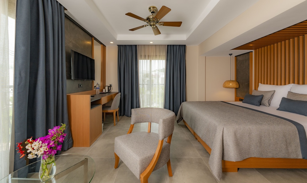 DELUXE GARDEN ROOM