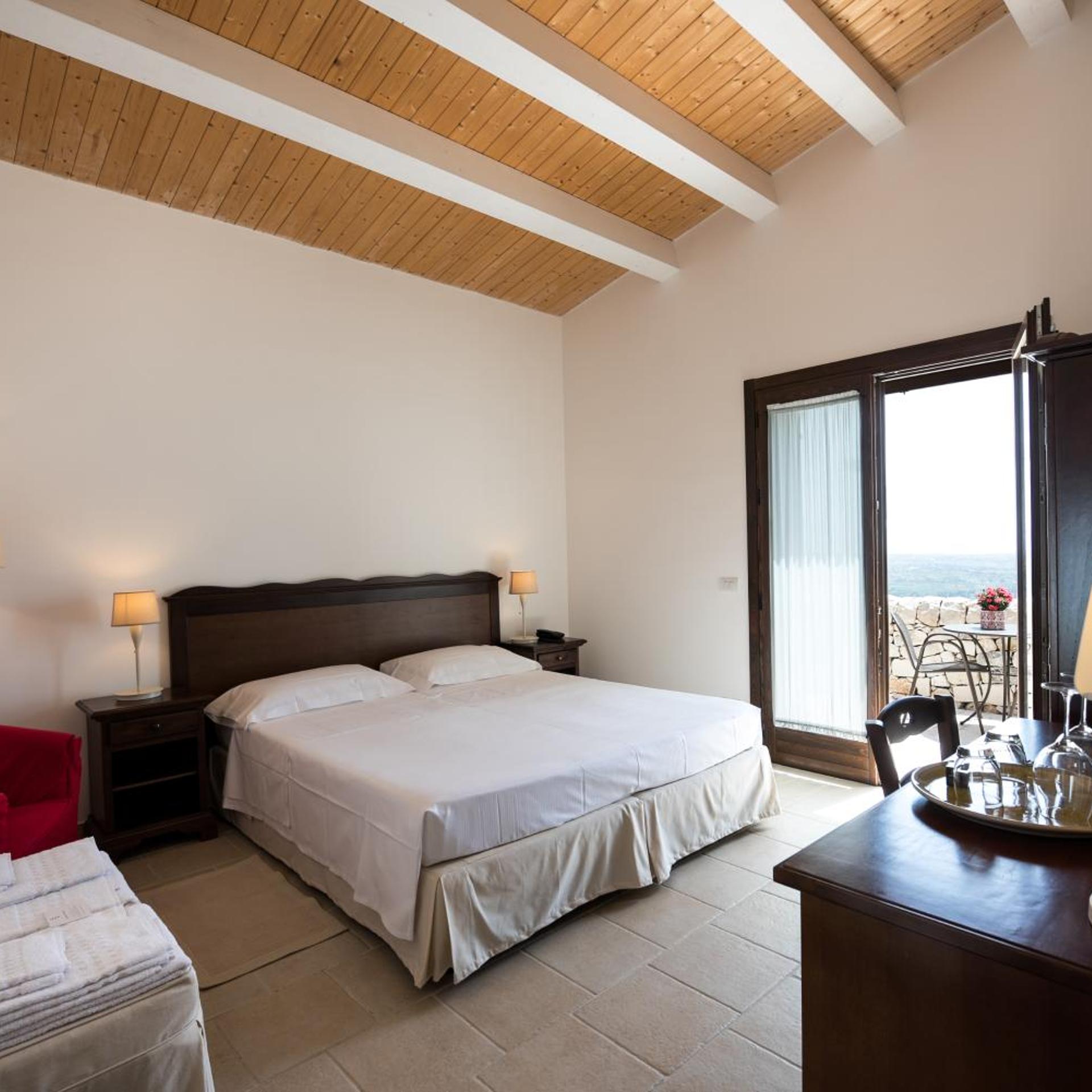 SUPERIOR, QUEEN BED