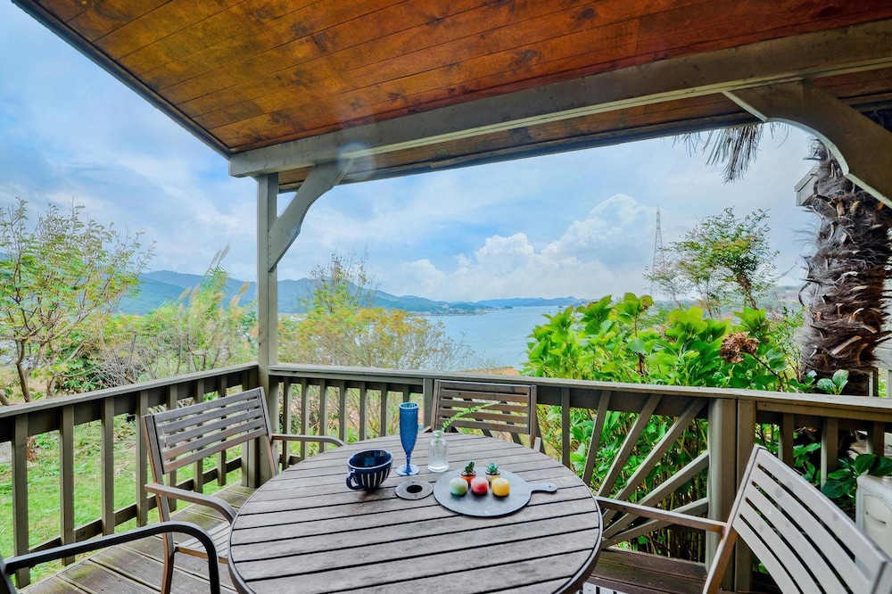 Tongyeong Mongdol House Pension 47/50