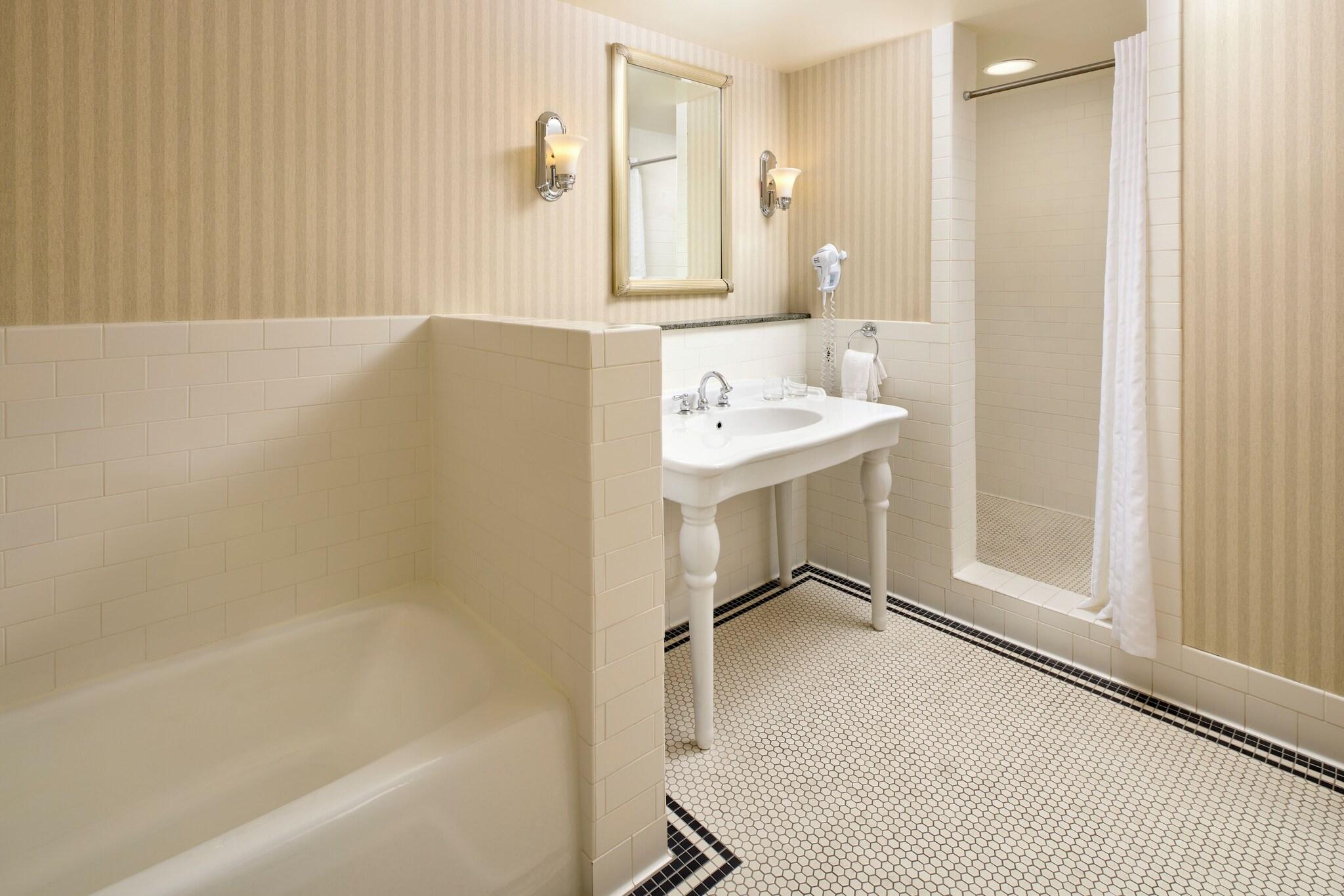 جناح بسرير كينج، The Marcus Whitman Hotel And Conference Center 2/2