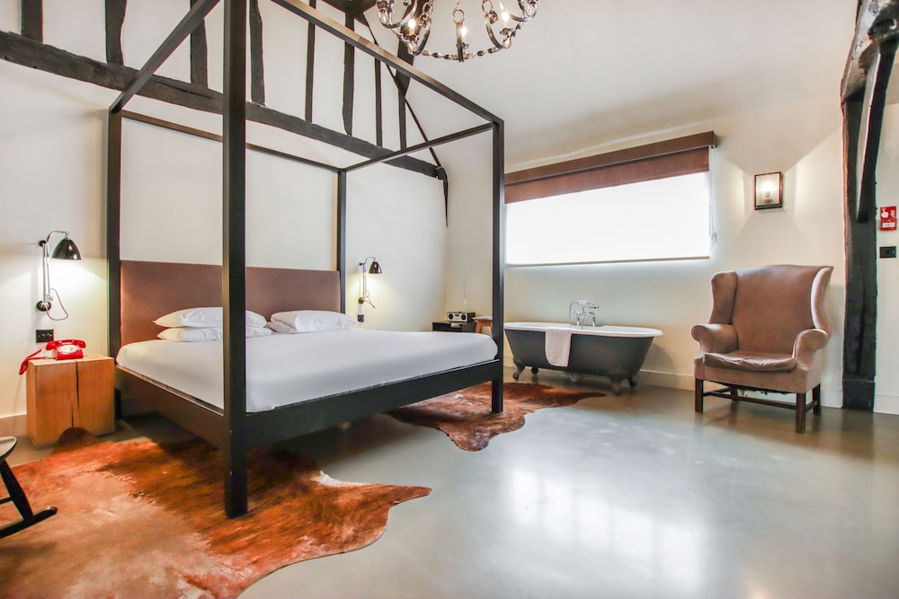 Courtyard, Suite, King Bed