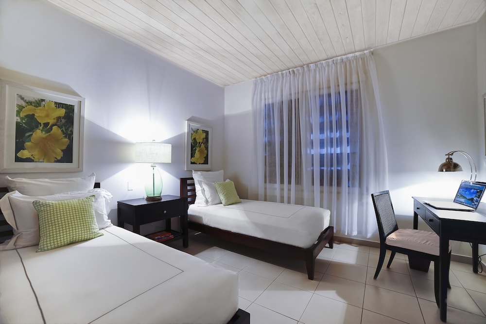Carlisle Bay Resort 11/81