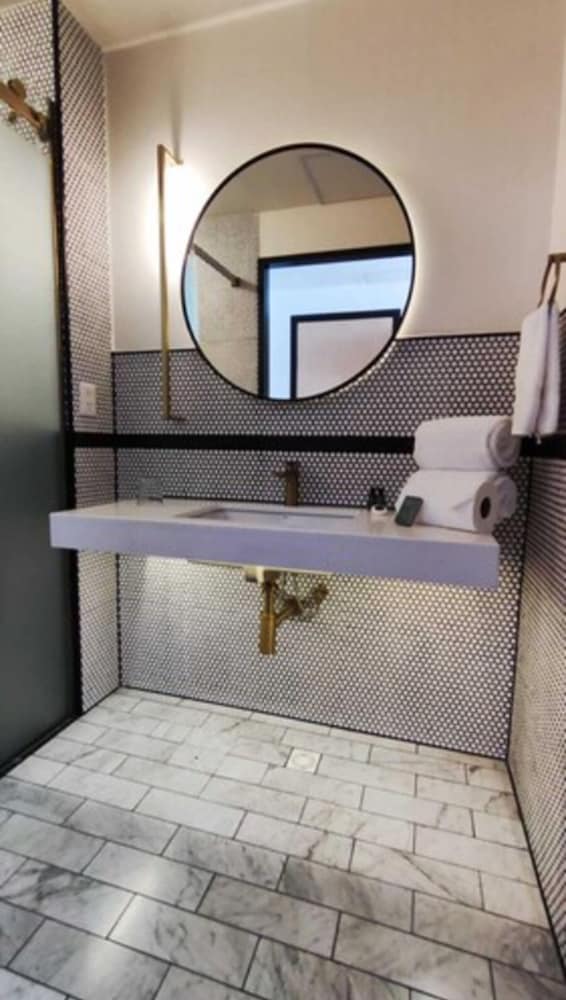 Met Hotel 7/50