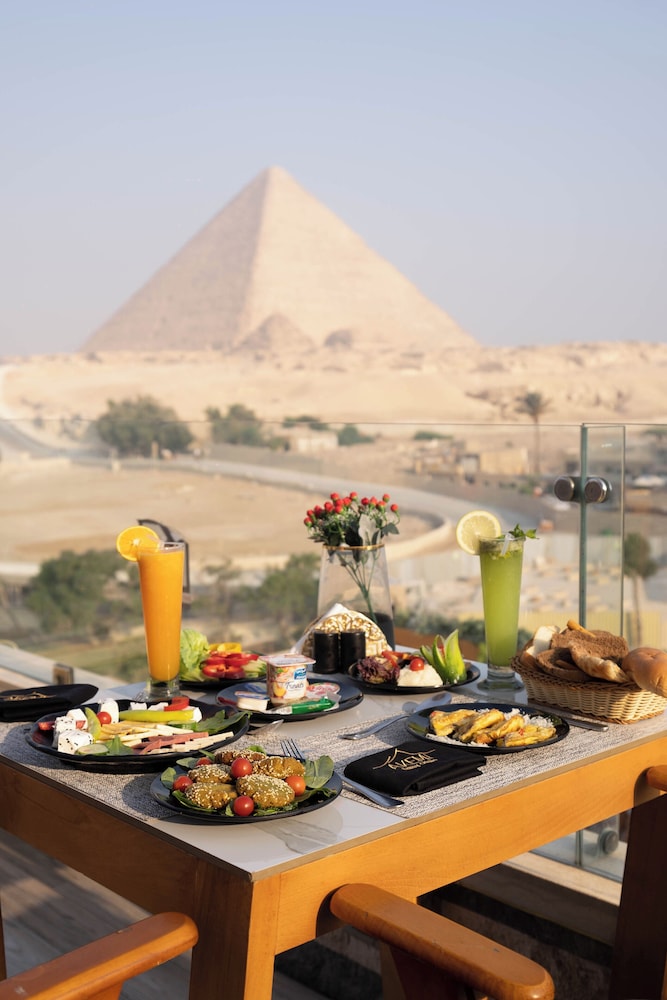 Great Pyramid Inn 41/50