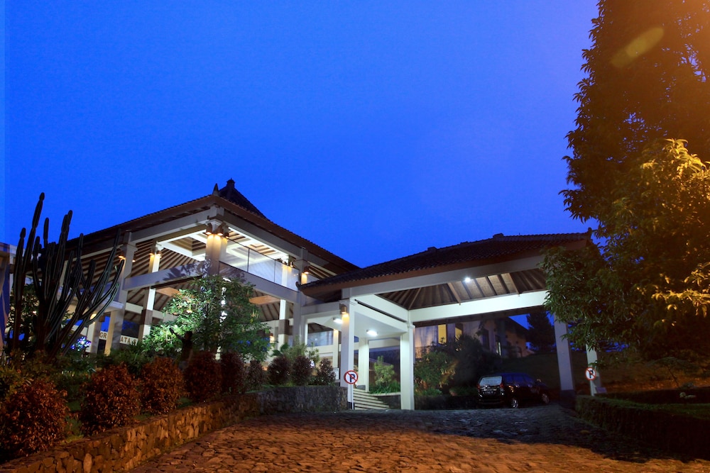 D Emmerick Salib Putih Hotel Salatiga 4/48
