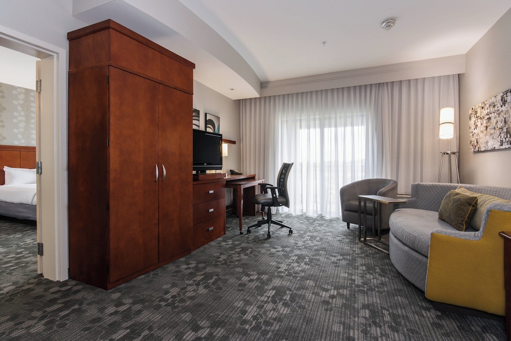 Courtyard Marriott Charlotte Concord 20/37