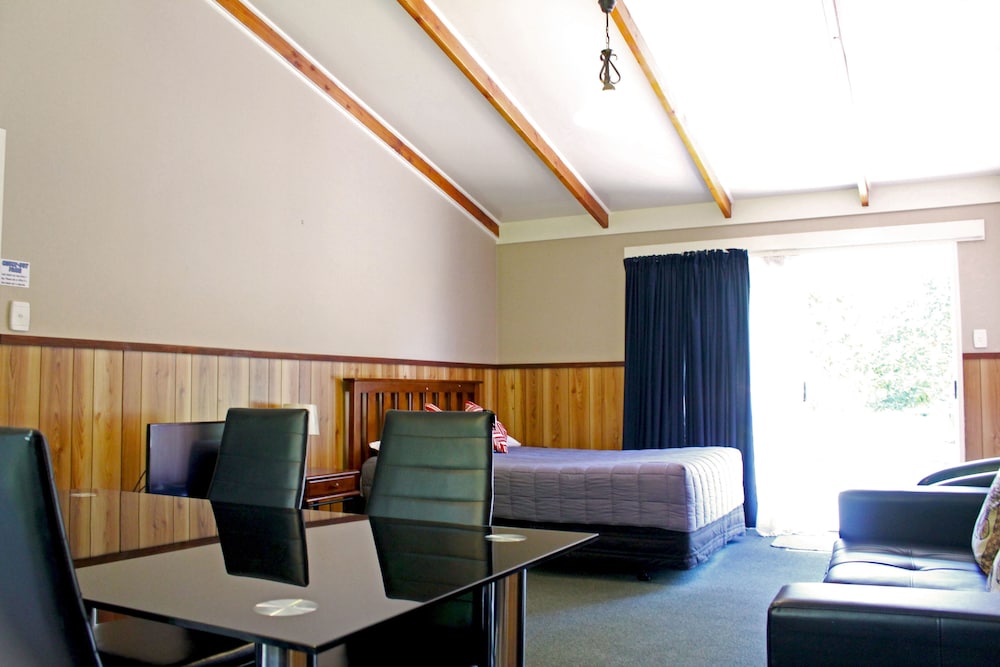 Fairy Springs Motel 34/59