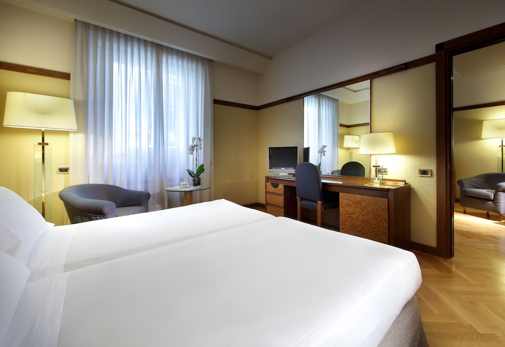 SUPERIOR, DOUBLE OR TWIN BED