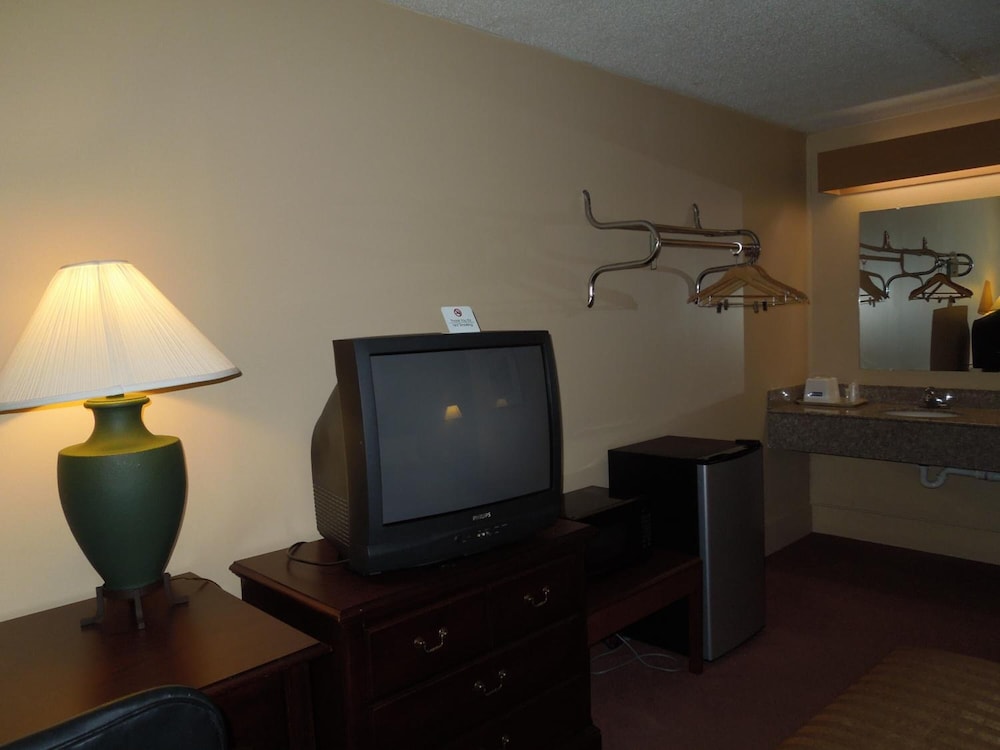 Hilltop Inn 30/38