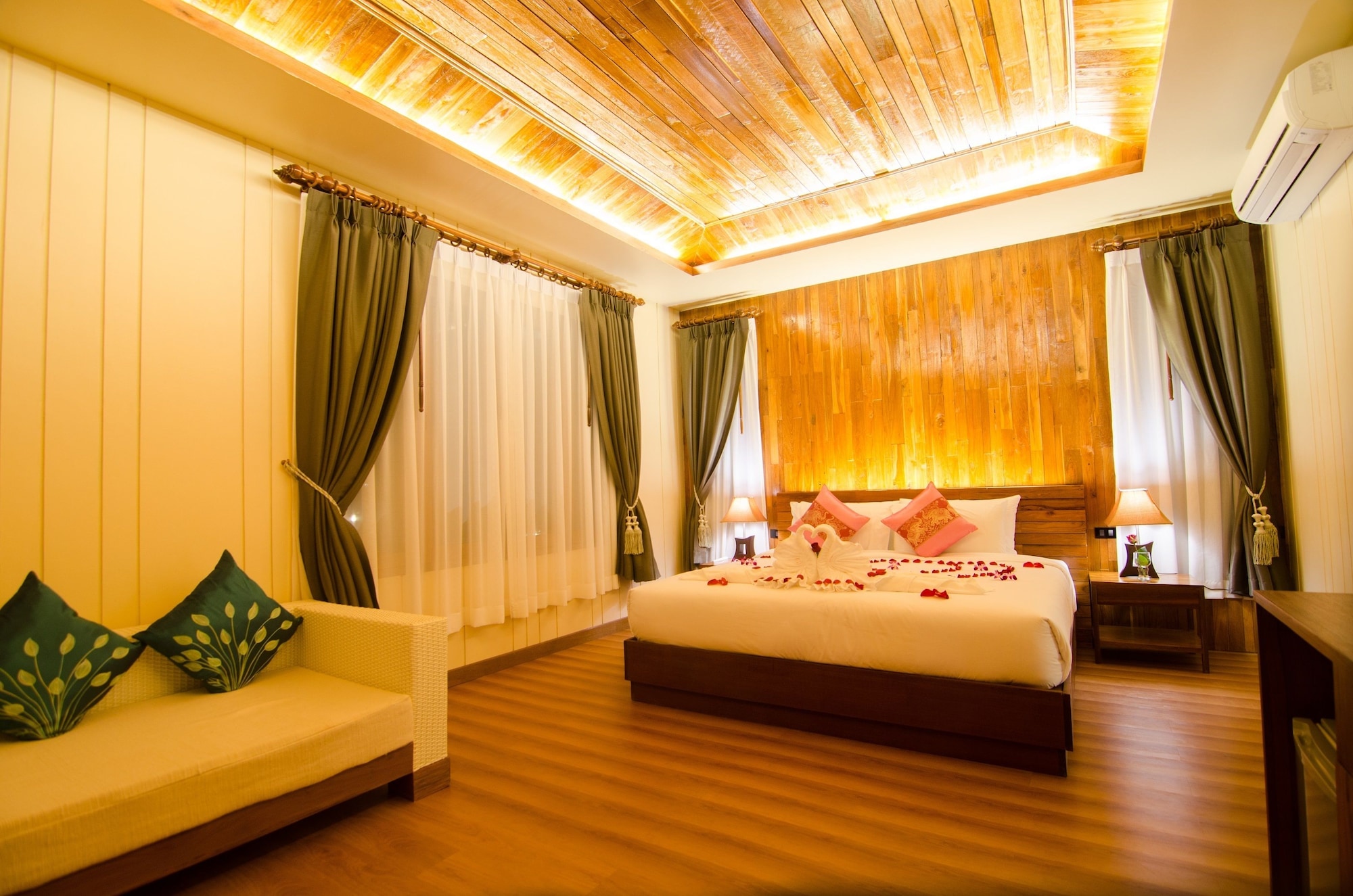 Grand, Pool, Deluxe, Villa, Double Bed, Ocean View