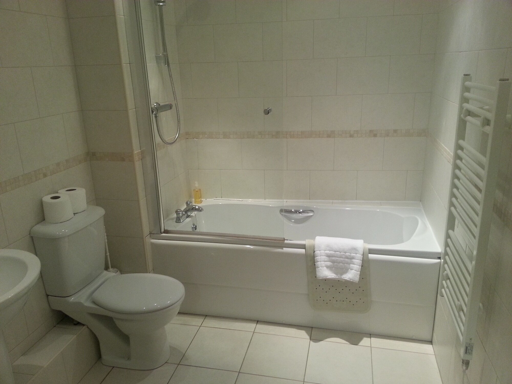 Apartment, Double Bed, Victoria Cloisters 2/3