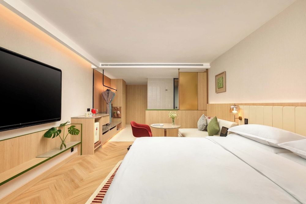 Sandalwood Hotel 12/48