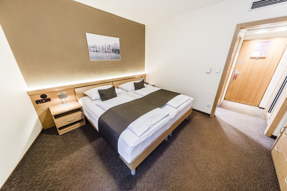 Archibald City Hotel 12/43