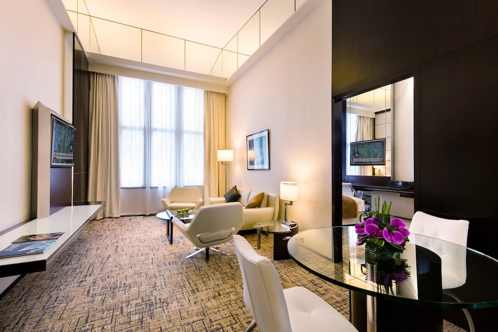 Regal Airport Hotel 46/67
